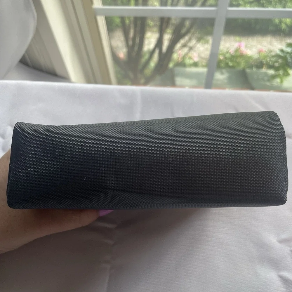 Tumi Delta Airlines First Class Amenity Track Bag Pouch Toiletry Kit EUC Gray